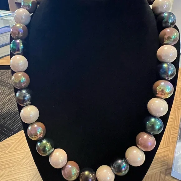 Cream and Gold Beaded Necklace with Intricate Designs (Handmade) - Picture 5 of 6